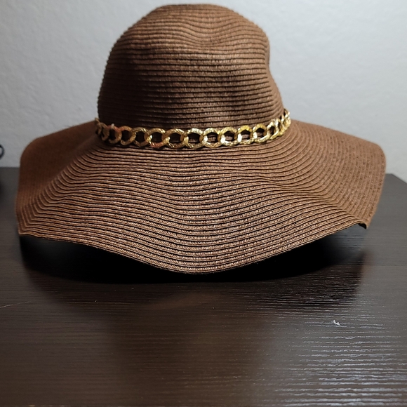 Elegant Brown Wide-Brim Hat with Gold Chain Accent Sun Hat - Picture 4 of 7